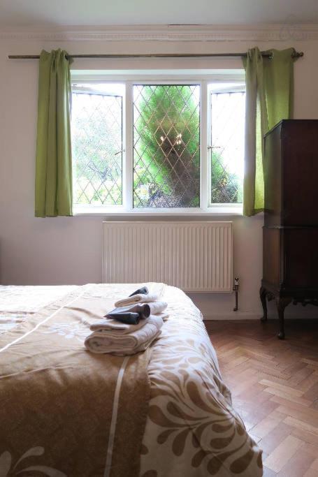 Oyo Guest House Ellipse Whetstone Buitenkant foto