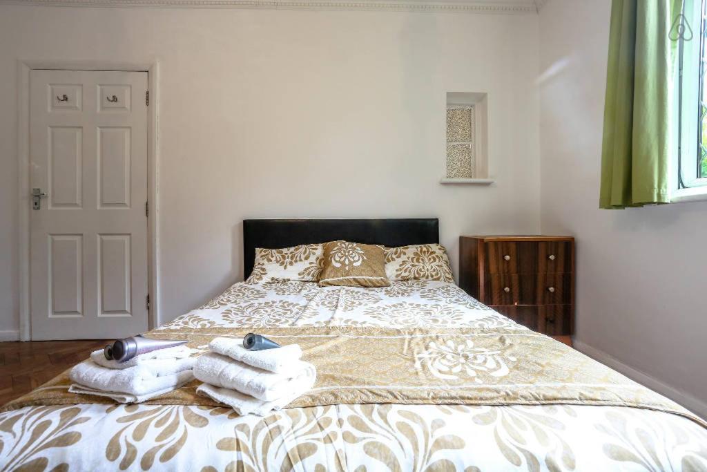 Oyo Guest House Ellipse Whetstone Buitenkant foto