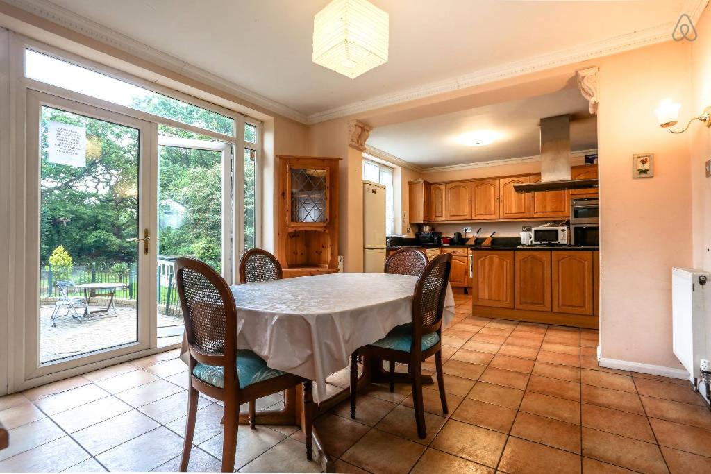 Oyo Guest House Ellipse Whetstone Buitenkant foto
