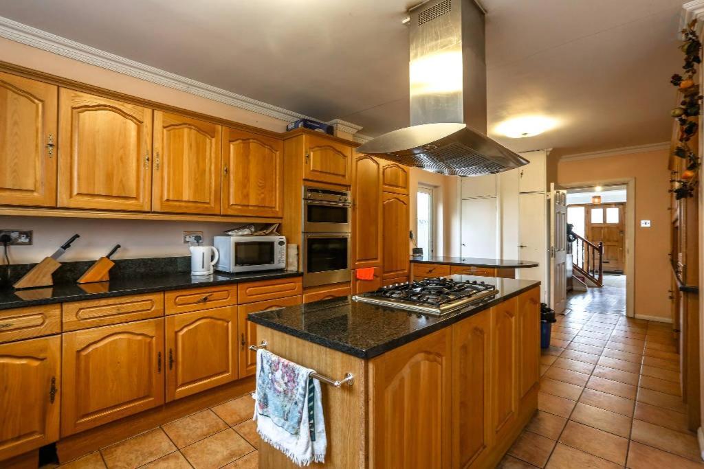 Oyo Guest House Ellipse Whetstone Buitenkant foto